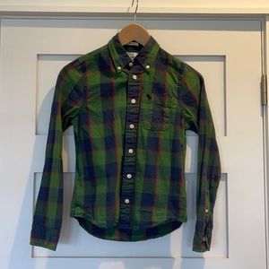 Boys Abercrombie button down shirt. Size M